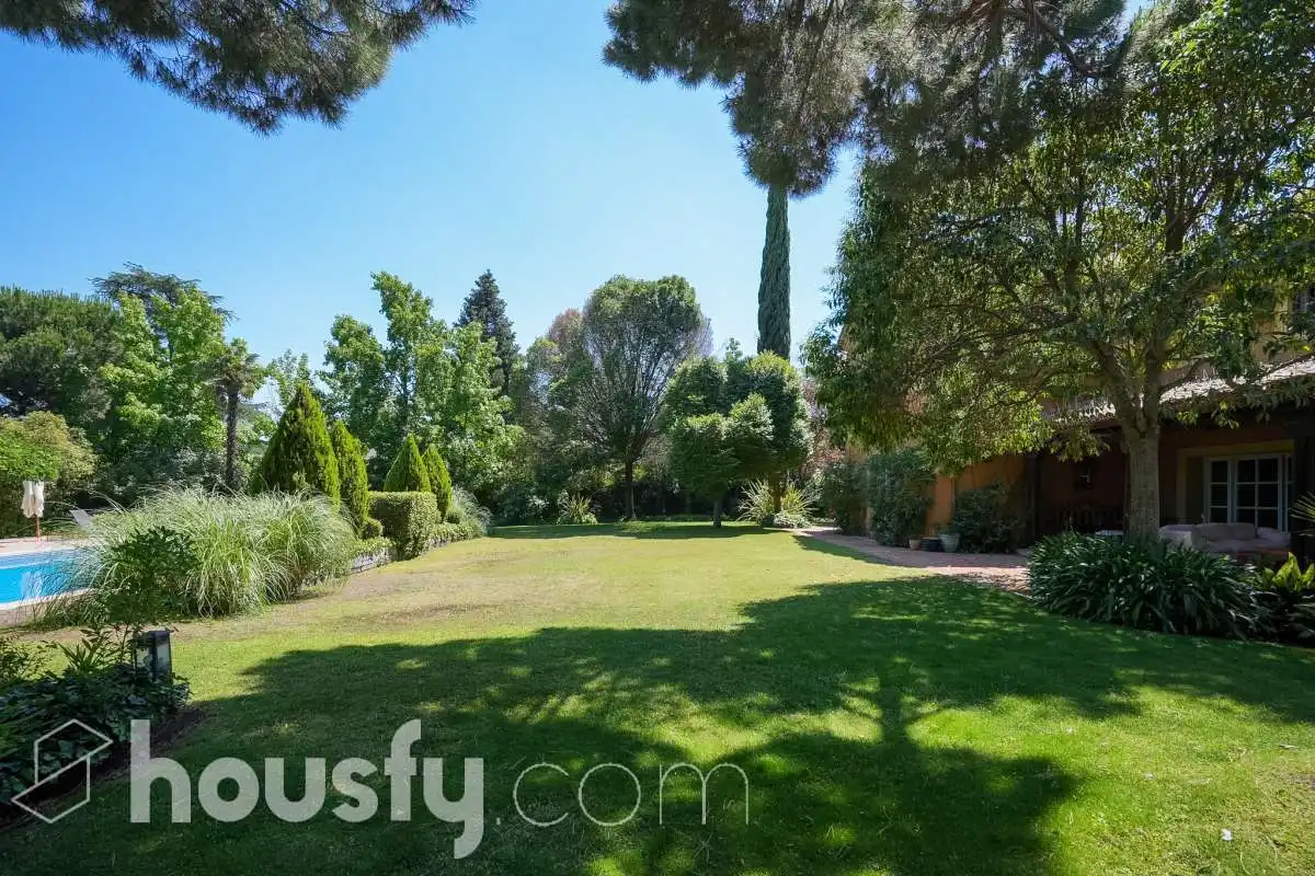 Garden of Houses for sale in Pozuelo de Alarcón  with Air Conditioner, Heating and Private garden