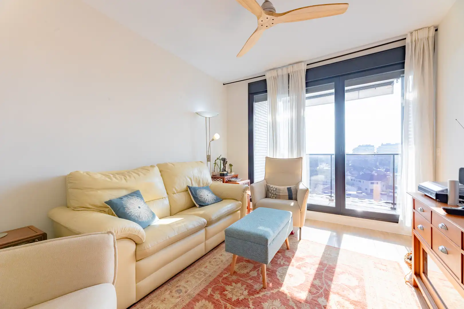 Sala de estar de Piso en venta en Valencia con Trastero, Piscina y Balcón
