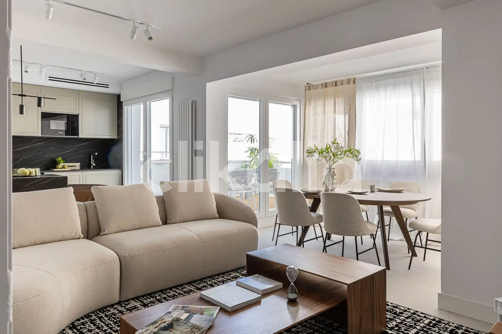Wohnzimmer von Dachboden zum Verkauf in Madrid mit Klimaanlage, Heizung und Terrasse