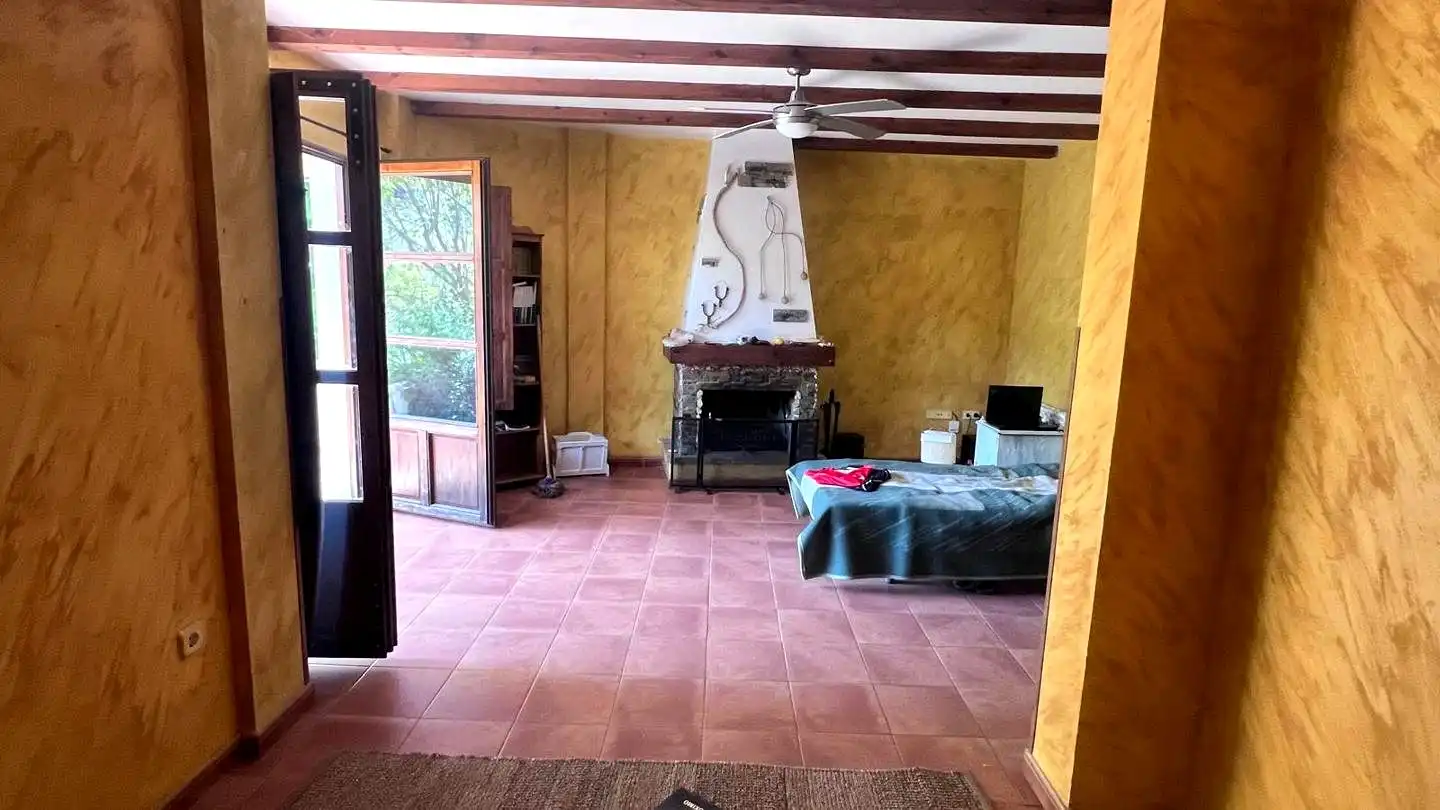 Sala d'estar de Casa adosada en venda en Olmeda de las Fuentes amb Calefacció i Jardí privat