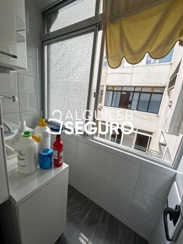 Habitación de Piso de alquiler en Granada con Terraza y Amueblado
