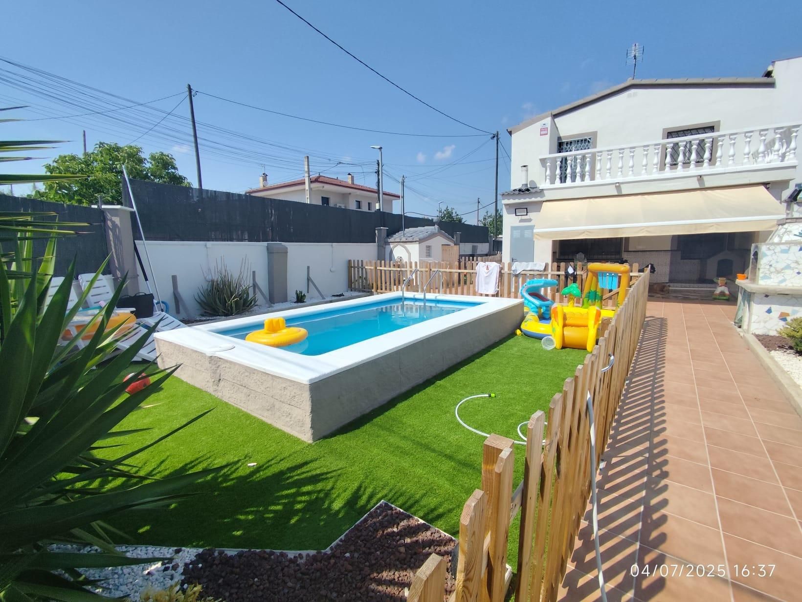 Swimming pool of House or chalet for sale in Santa Oliva  with Air Conditioner, Heating and Private garden