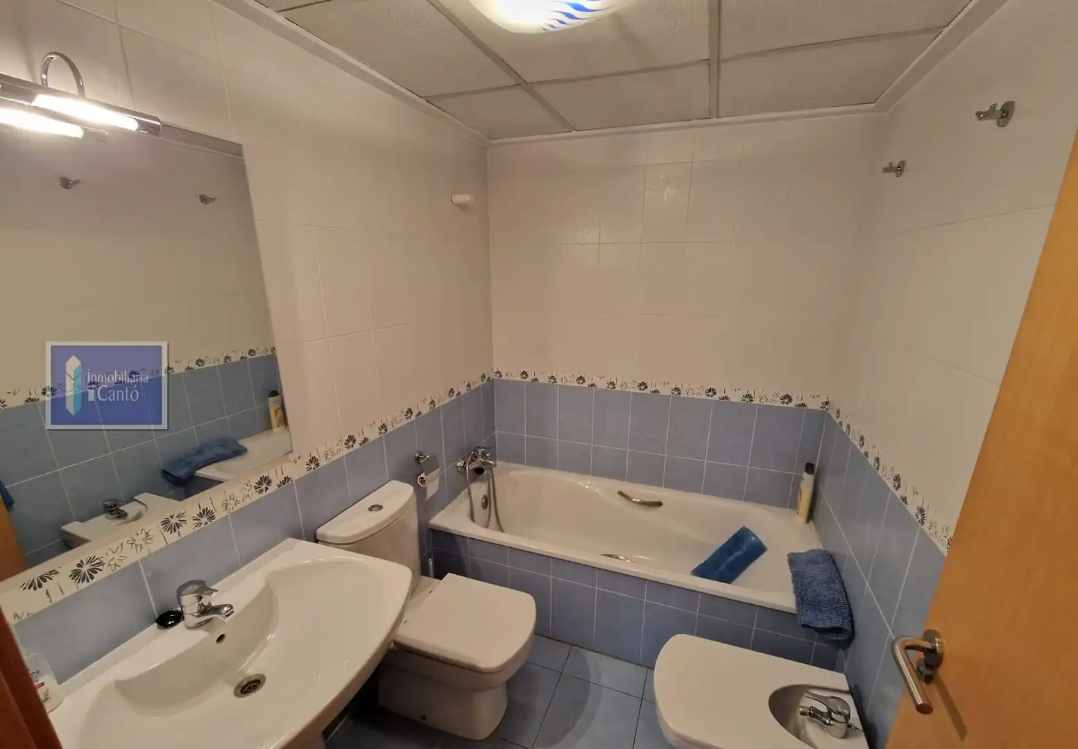 Badezimmer von Wohnung zum Verkauf in Alcoy / Alcoi mit Klimaanlage, Heizung und Schwimmbad