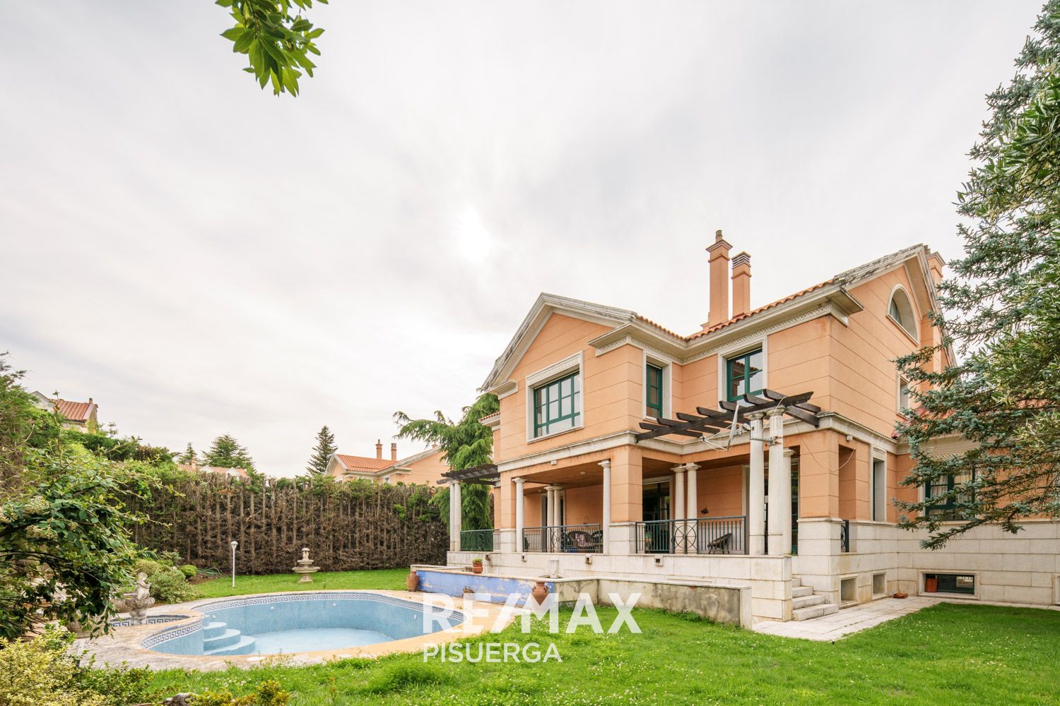 Vista exterior de Casa o xalet en venda en Valladolid Capital amb Calefacció, Jardí privat i Terrassa