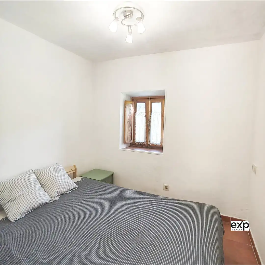 Dormitori de Casa adosada en venda en Oviedo  amb Parquet i Moblat
