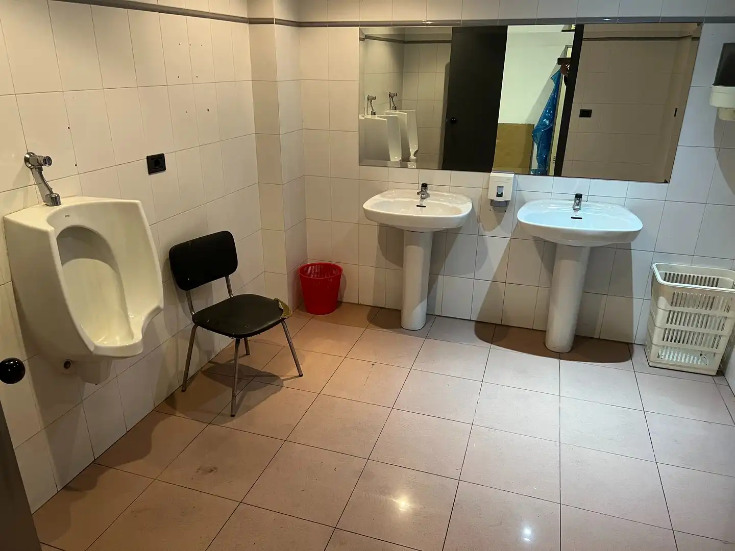 Baño de Nave industrial de alquiler en Santiago de Compostela  con Calefacción