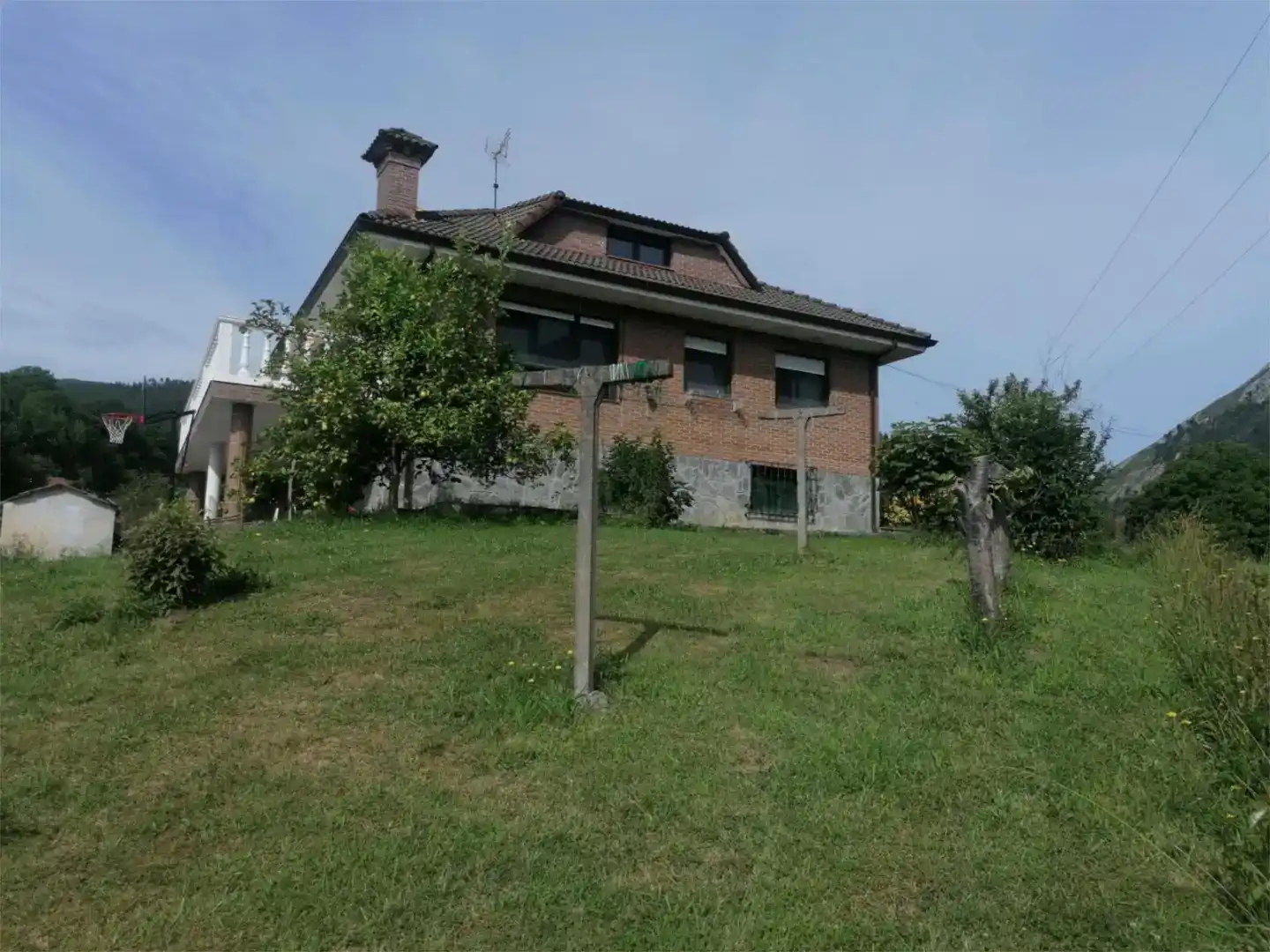 Vista exterior de Finca rústica en venda en Puente Viesgo amb Aire condicionat i Balcó