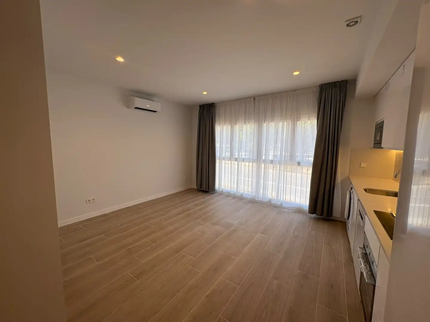 Habitación de Piso de alquiler en Madrid con Aire acondicionado, Calefacción y Balcón