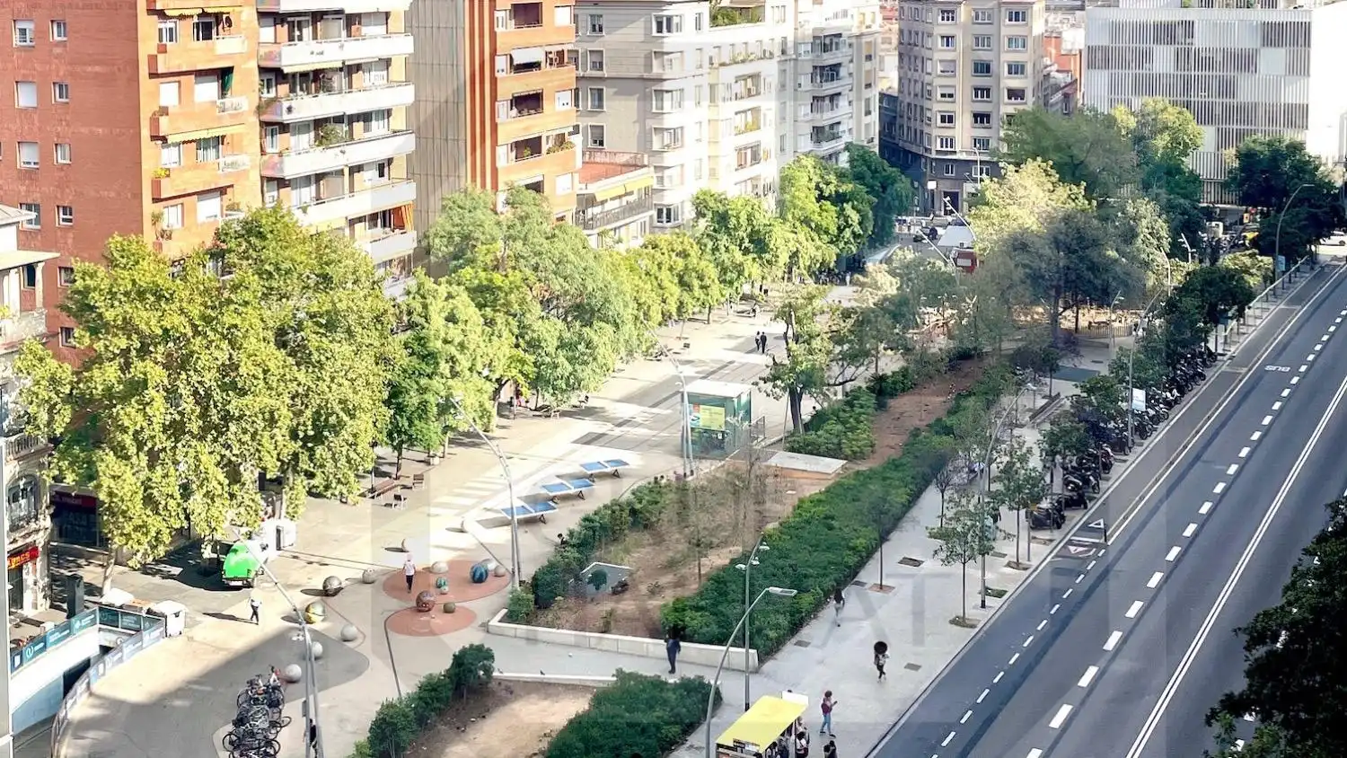Außenansicht von Garage zum Verkauf in Barcelona