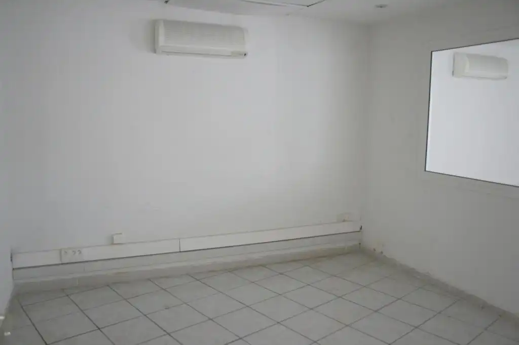 Habitación de Local en venta en La Jonquera