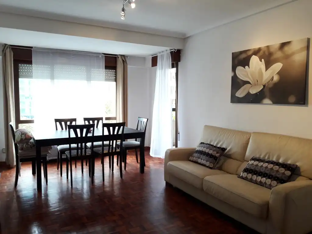 Sala de estar de Piso de alquiler en Oviedo  con Calefacción, Terraza y Amueblado