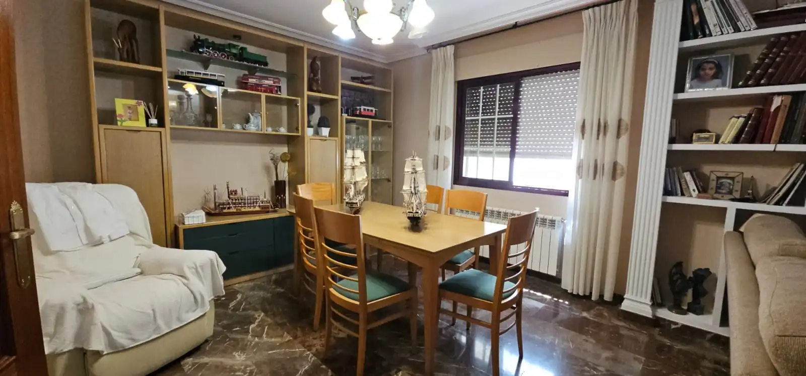 Menjador de Casa o xalet en venda en Puertollano amb Aire condicionat, Calefacció i Jardí privat
