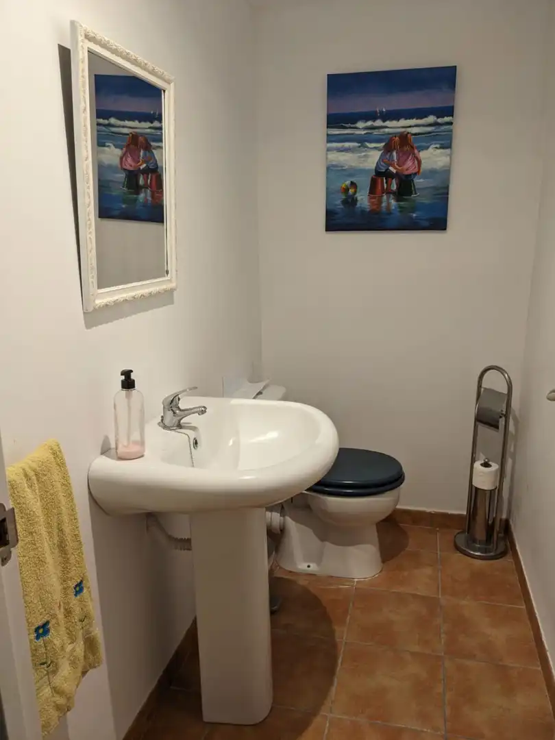 Bany de Casa o xalet en venda en San Roque amb Aire condicionat, Calefacció i Jardí privat