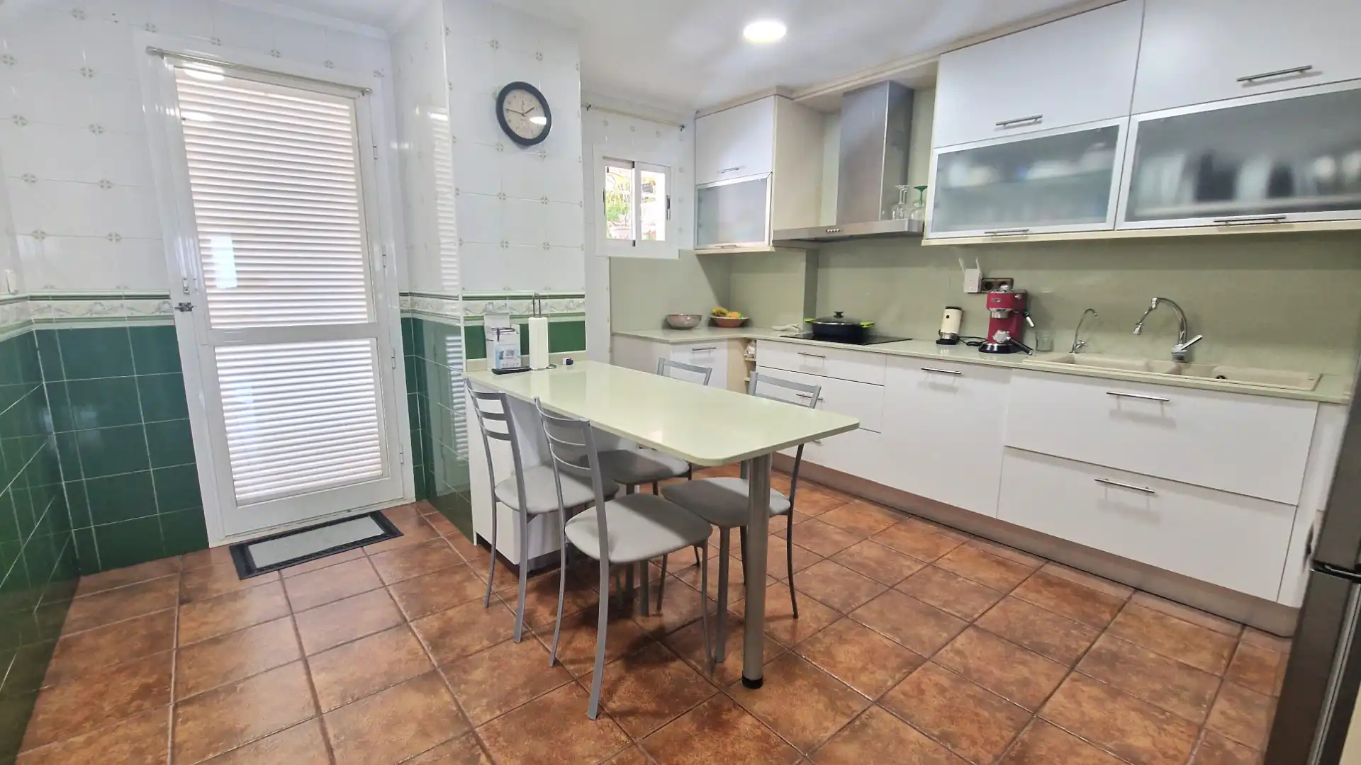 Cocina de Casa adosada en venta en Pineda de Mar con Aire acondicionado, Calefacción y Jardín privado