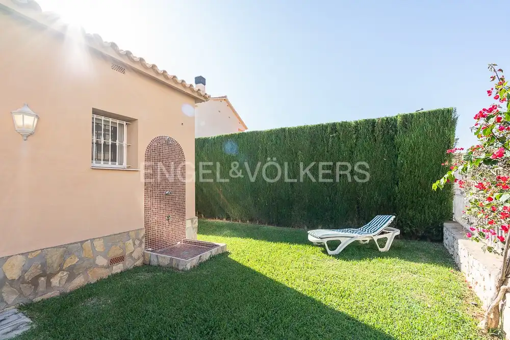 Garden of Houses for sale in Oliva  with Air Conditioner, Heating and Private garden