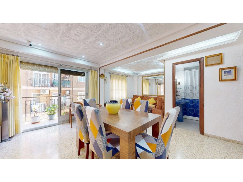 Menjador de Pis en venda en  Valencia Capital amb Moblat, Forn i Balcó