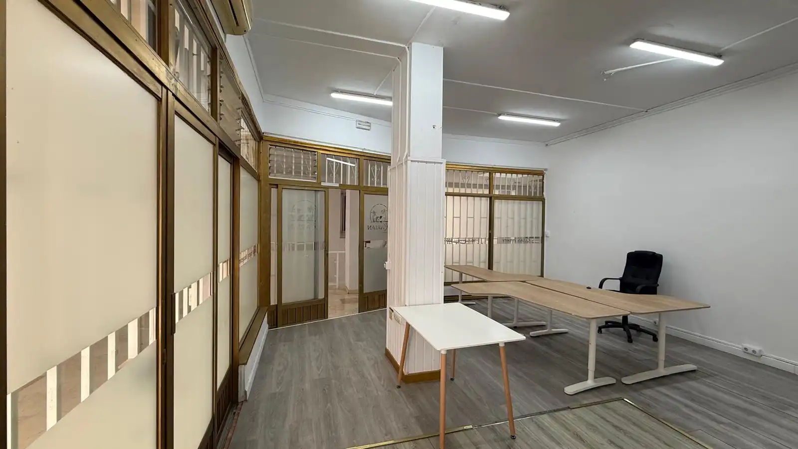 Commercial properties for rent in Arona  with Air Conditioner, Parquet flooring and Internet
