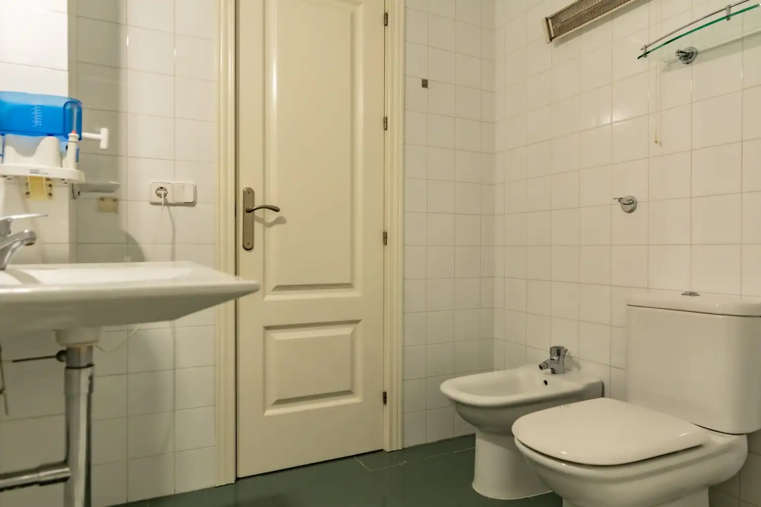 Bathroom of Flat for sale in Nervión