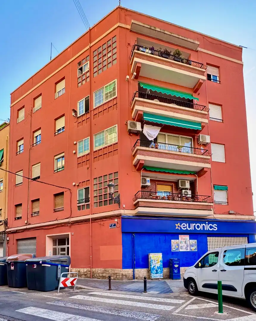 Exterior view of Apartments for sale in Valencia  with Furnished, Oven and Washing machine
