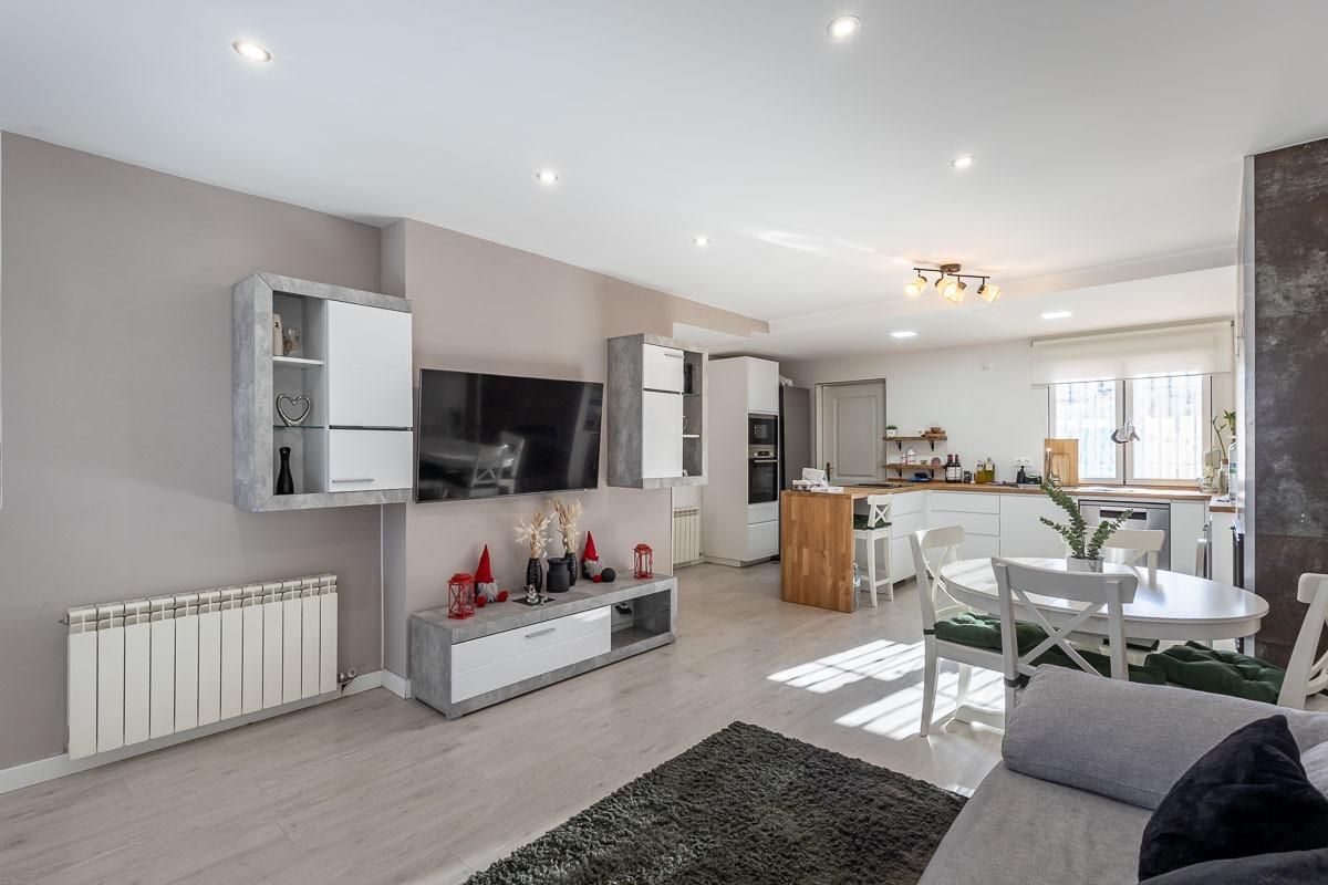 Kitchen of Single-family semi-detached for sale in Monachil  with Air Conditioner, Parquet flooring and Storage room