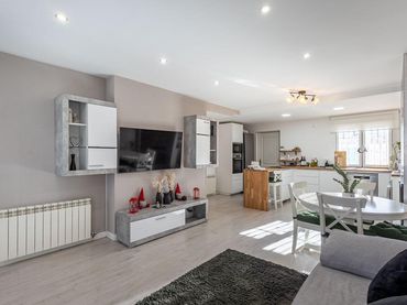 Maison mitoyenne avec balcon à vendre à Calle MULHACEN 19