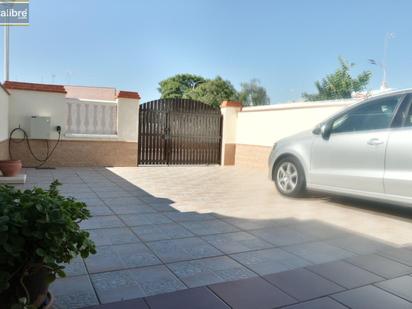 Exterior view of Single-family semi-detached for sale in Chipiona  with Air Conditioner and Terrace