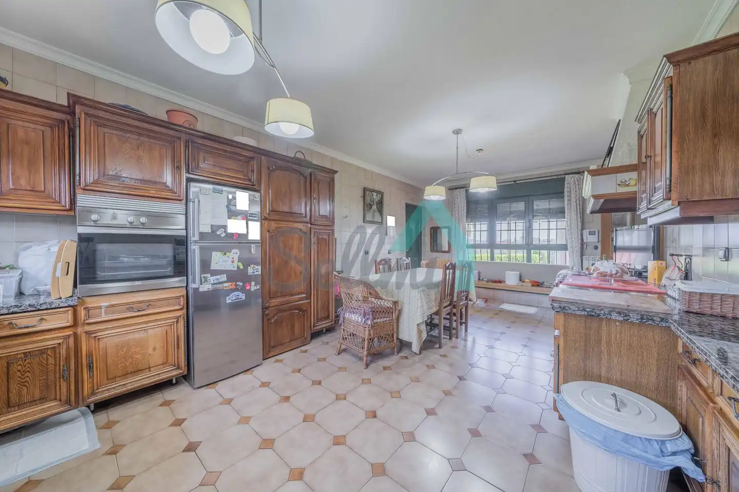Cuina de Casa o xalet en venda en Oviedo  amb Calefacció, Jardí privat i Parquet