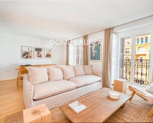 Living room of Flat to rent in  Madrid Capital  with Air Conditioner, Heating and Parquet flooring