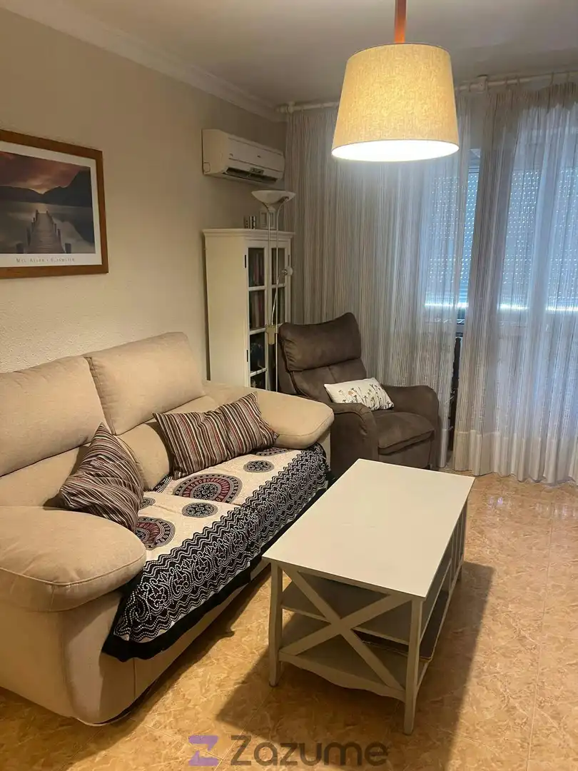 Sala d'estar de Pis de lloguer en Sevilla amb Aire condicionat, Calefacció i Terrassa