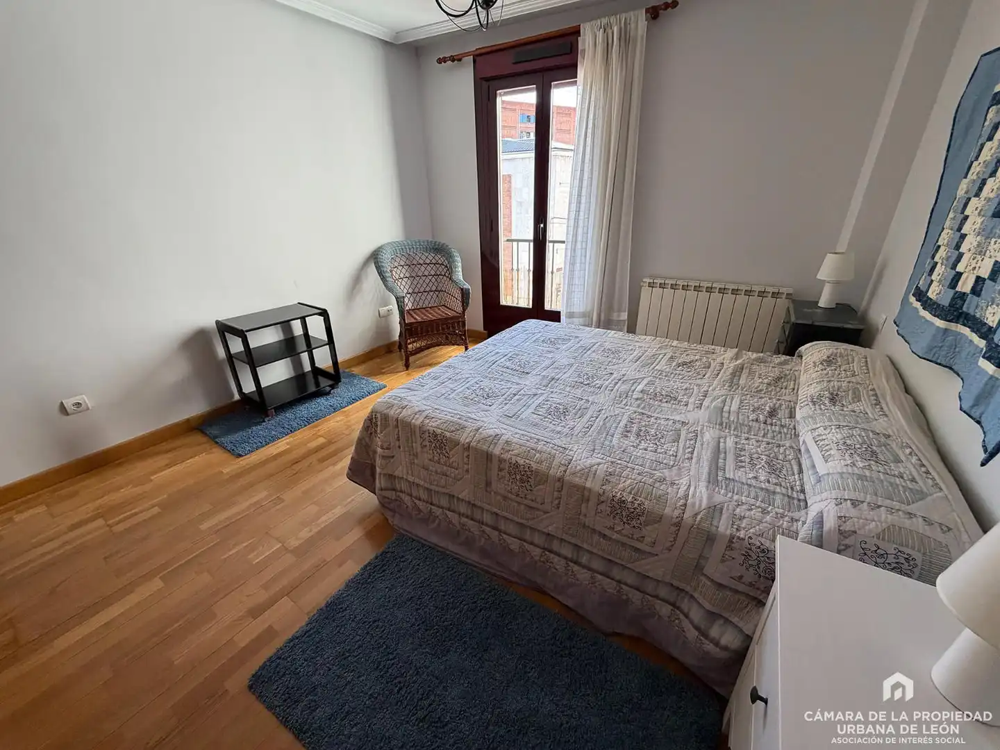 Habitación de Piso de alquiler en León Capital  con Trastero y Amueblado