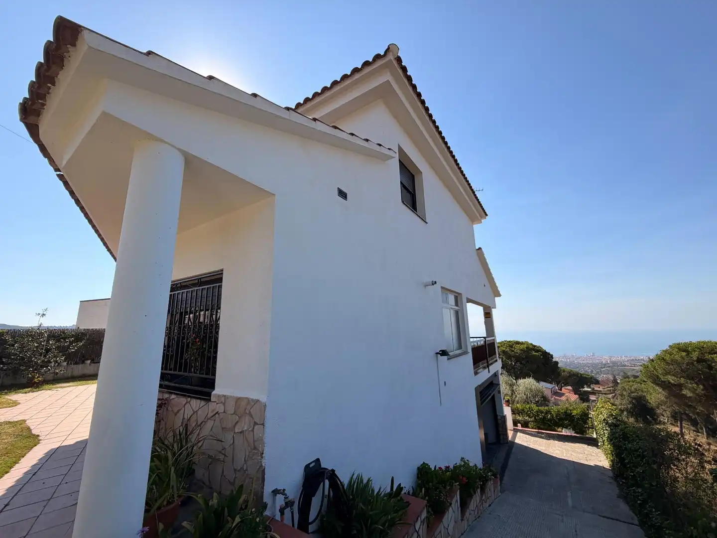 Vista exterior de Casa o xalet en venda en Mataró amb Calefacció, Terrassa i Traster