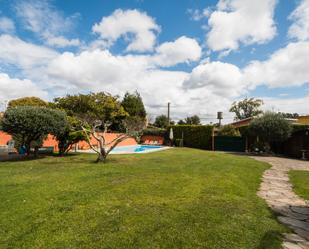 Jardí de Casa o xalet en venda en Oleiros amb Terrassa, Piscina i Balcó