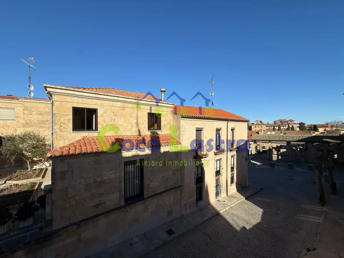 Vista exterior de Casa adosada en venda en Salamanca amb Calefacció, Terrassa i Traster