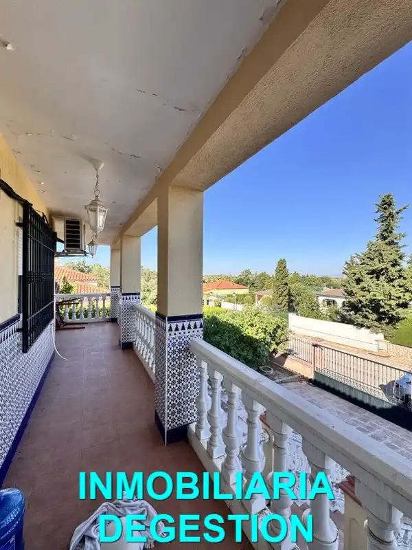 Terrassa de Casa o xalet en venda en Linares amb Aire condicionat, Jardí privat i Piscina