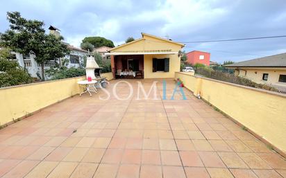 Exterior view of House or chalet for sale in Riells i Viabrea  with Terrace and Swimming Pool