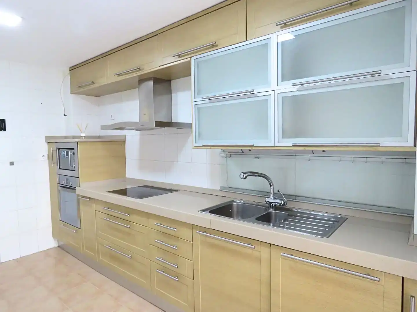 Cocina de Piso en venta en  Madrid Capital con Aire acondicionado