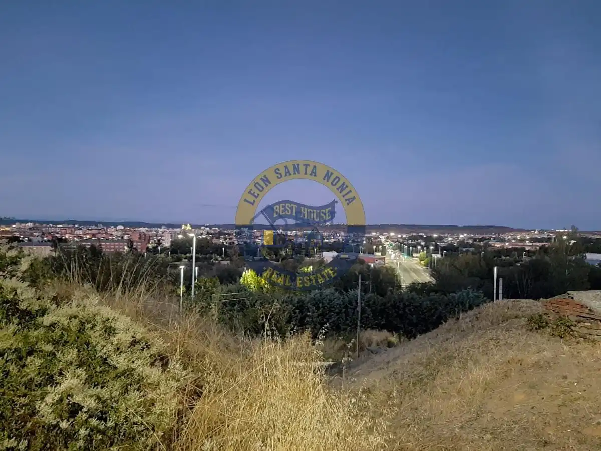 Casa o chalet en venta en León Capital  con Jardín privado