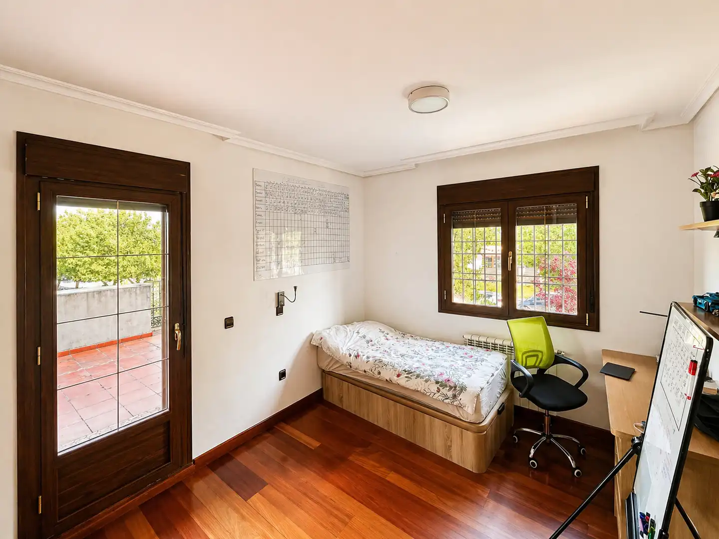 Dormitori de Casa o xalet en venda en Guadarrama amb Calefacció, Jardí privat i Parquet