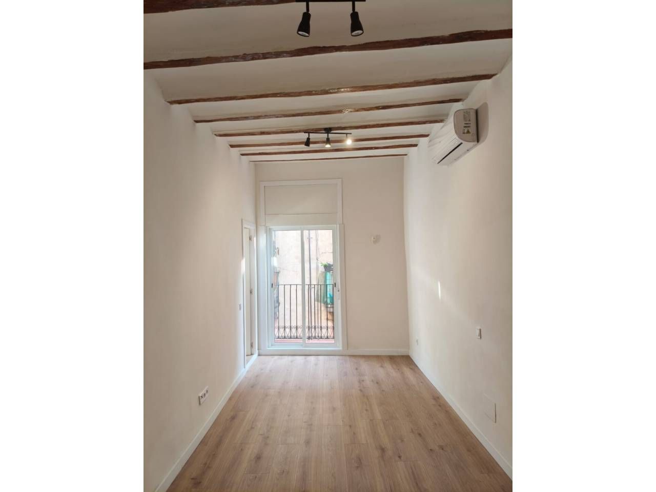 Bedroom of Flat for sale in  Barcelona Capital  with Air Conditioner, Parquet flooring and Terrace