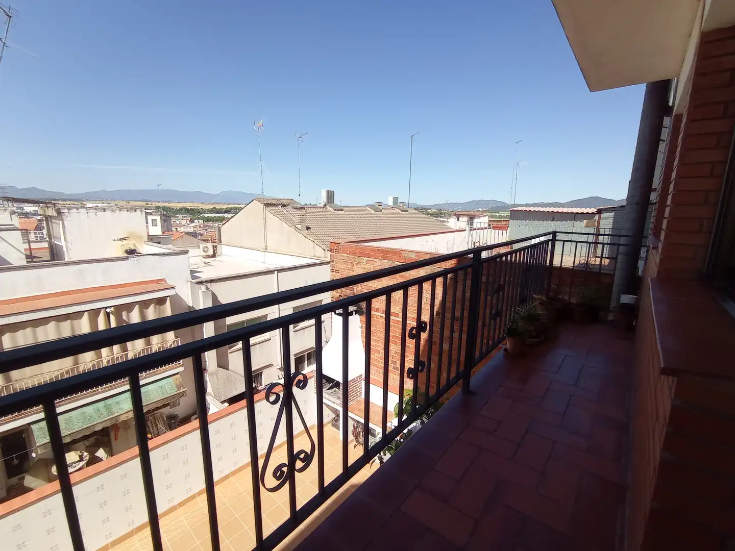 Terrasse von Einfamilien-Reihenhaus zum Verkauf in Santa Perpètua de Mogoda mit Klimaanlage, Heizung und Terrasse