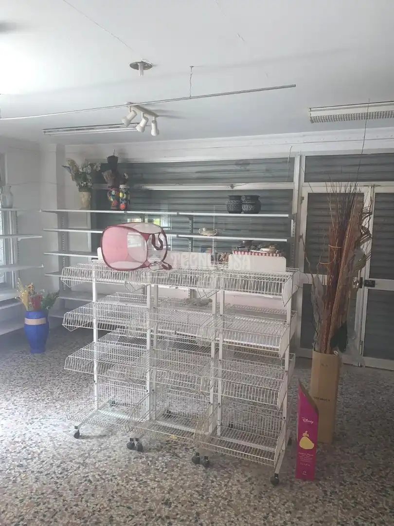 Local en venda a Nuevo Parque - Los Rosales - Tráfico Pesado