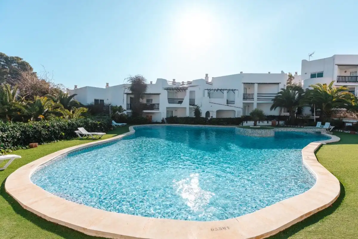Piscina de Planta baixa en venda en Santa Eulària des Riu amb Aire condicionat, Calefacció i Jardí privat