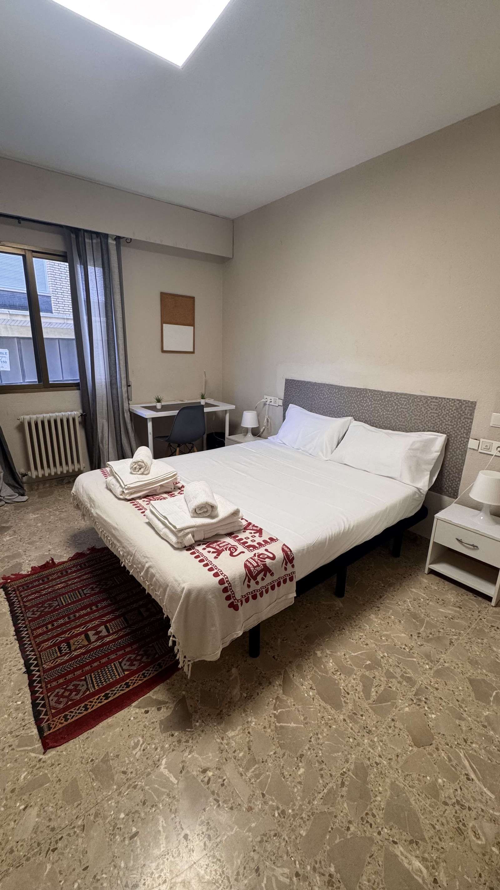 Bedroom of Flat to share in  Valencia Capital  with Air Conditioner, Heating and Terrace