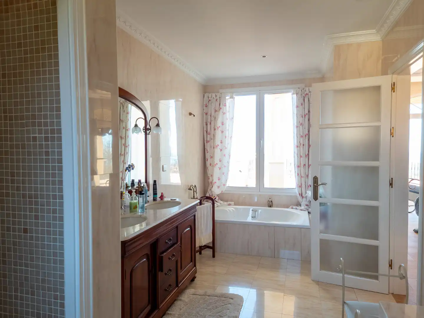 Bathroom of Houses for sale in Estepona  with Air Conditioner, Private garden and Terrace