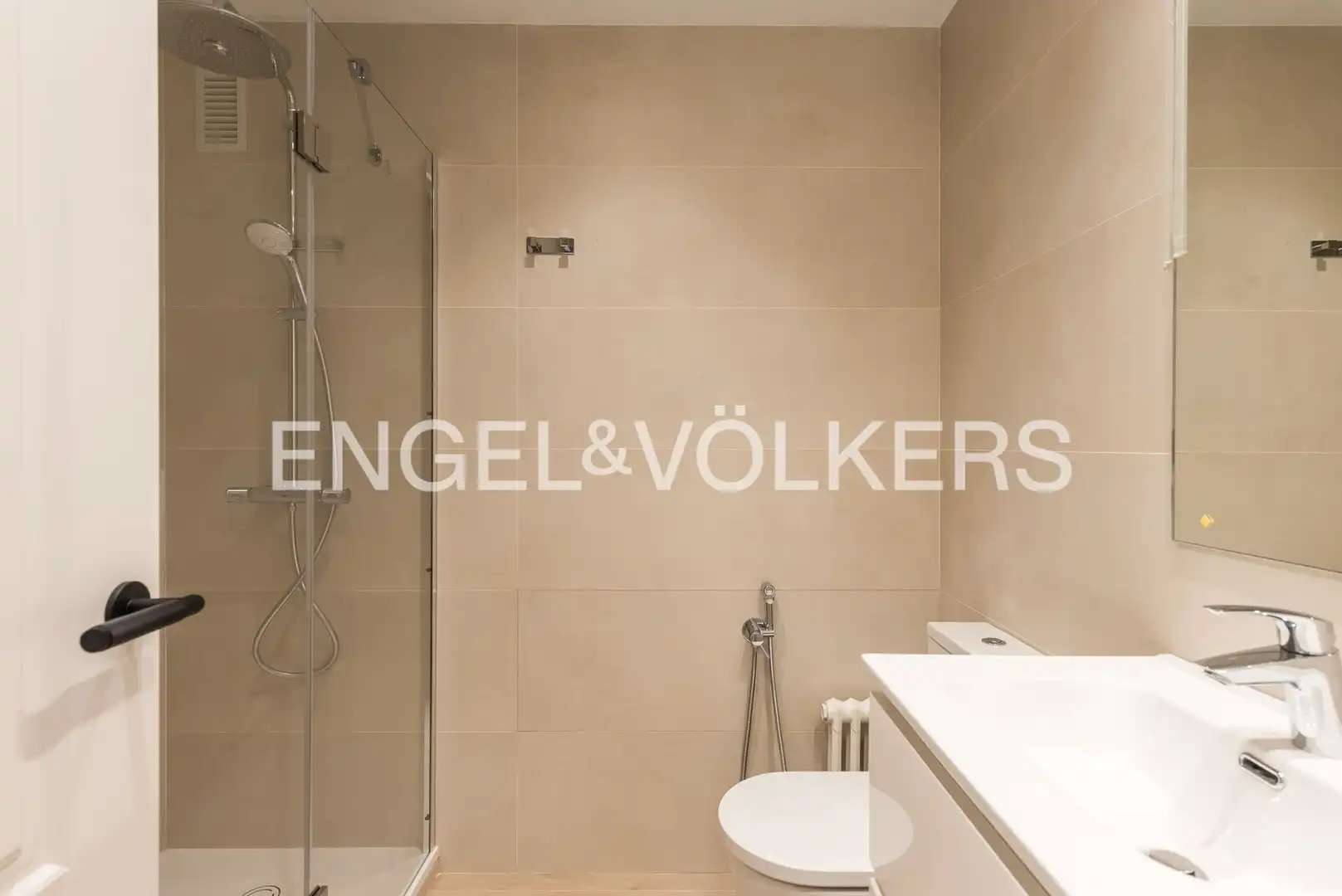 Baño de Piso de alquiler en Madrid con Aire acondicionado, Calefacción y Amueblado