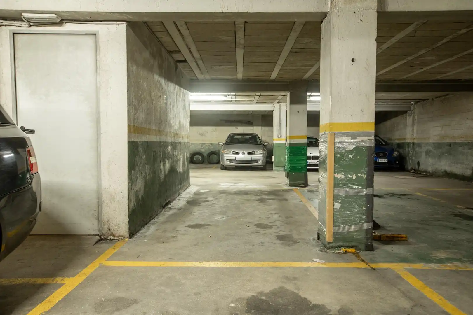 Parking de Piso en venta en Pontevedra Capital  con Parquet, Trastero y Balcón