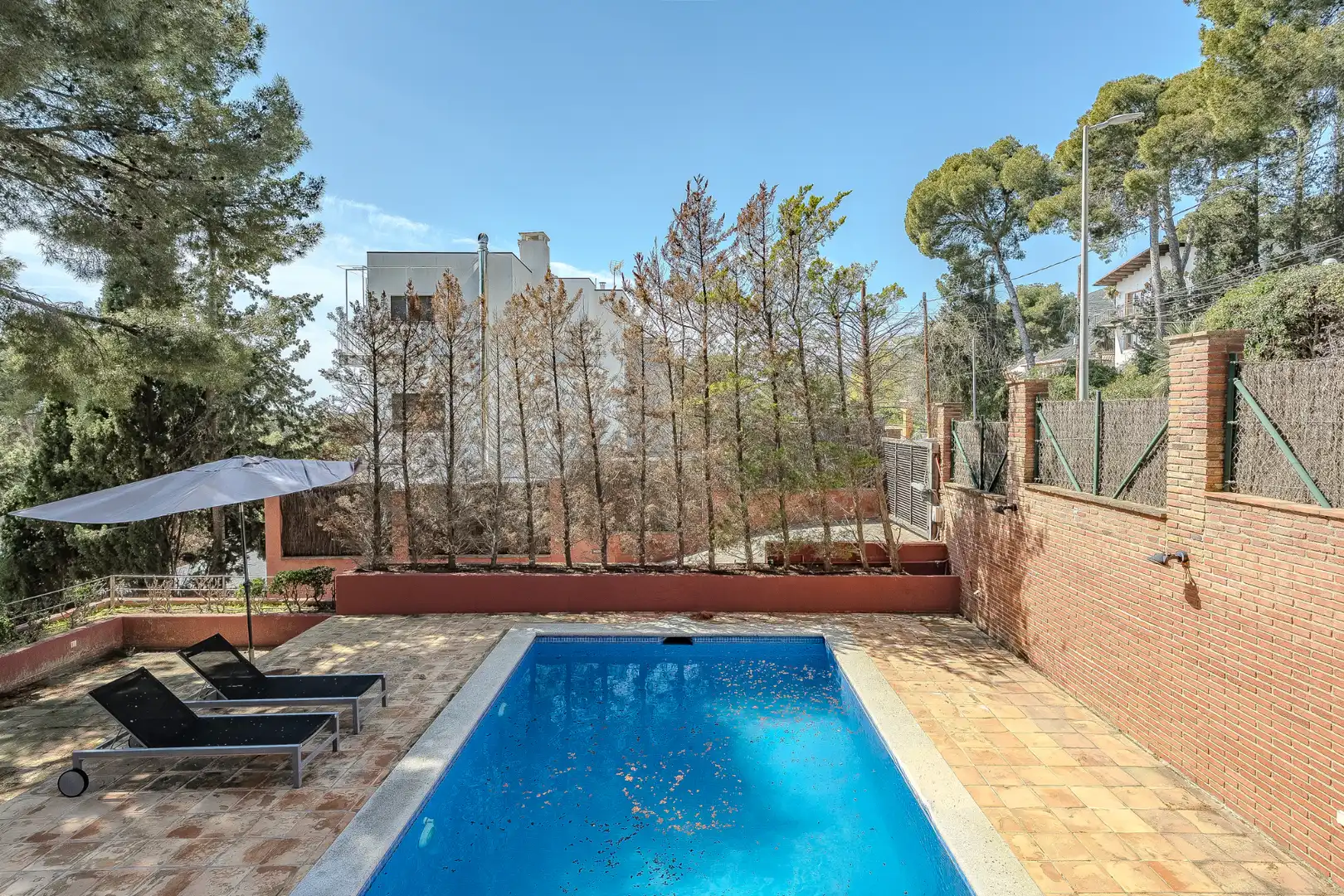 Piscina de Casa o xalet en venda en Castelldefels amb Aire condicionat, Calefacció i Jardí privat
