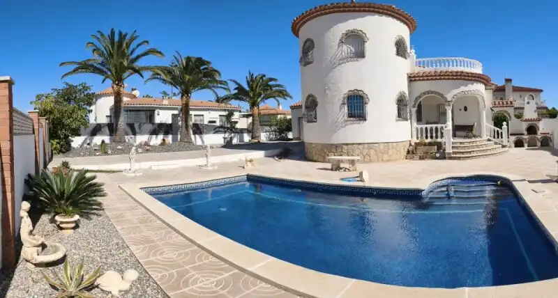 Piscina de Casa o xalet en venda en Mont-roig del Camp amb Aire condicionat, Calefacció i Jardí privat