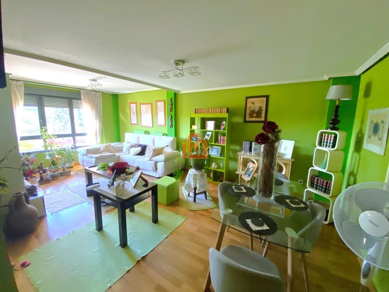 Sala d'estar de Casa adosada en venda en San Andrés del Rabanedo amb Calefacció, Jardí privat i Parquet