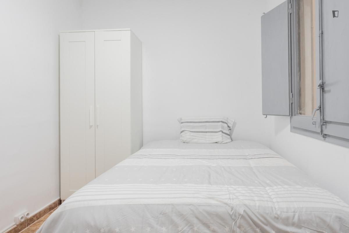 Habitación de Apartamento de alquiler en L'Hospitalet de Llobregat con Aire acondicionado, Calefacción y Amueblado